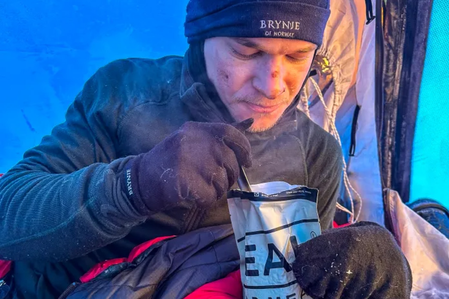 even sverdrup eating real turmat in a tent