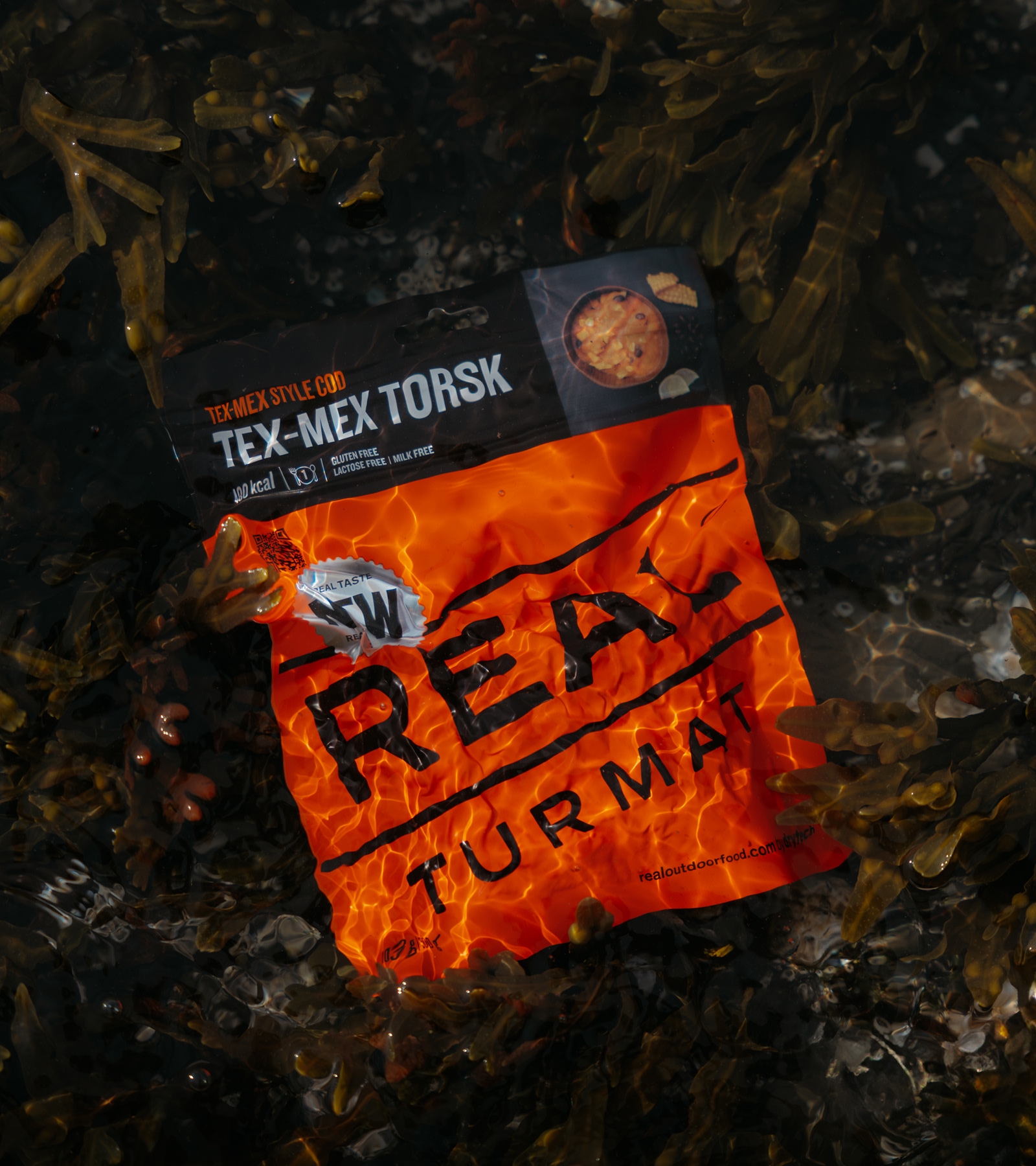 real turmat tex mex torsk in the water between rocks